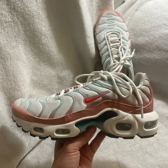 Nike Air Max Plus White and Pink Sneakers - Picture 2 of 5